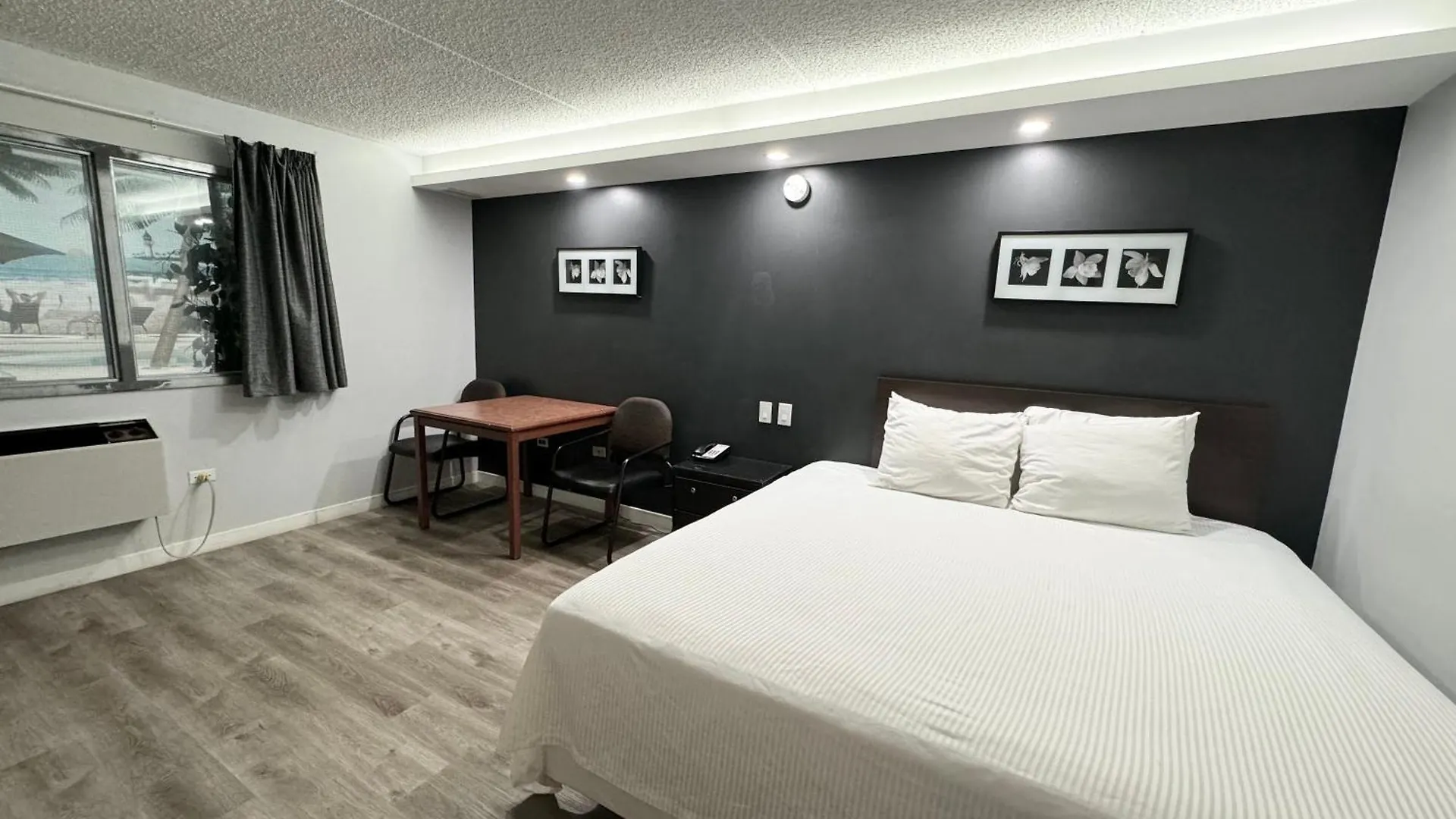 Travelodge By Wyndham Winnipeg Airport Hotel