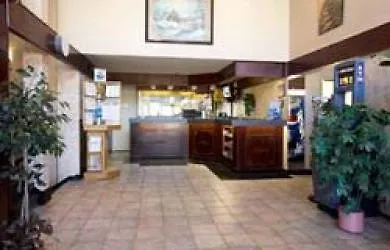 Travelodge By Wyndham Winnipeg Airport 2*,